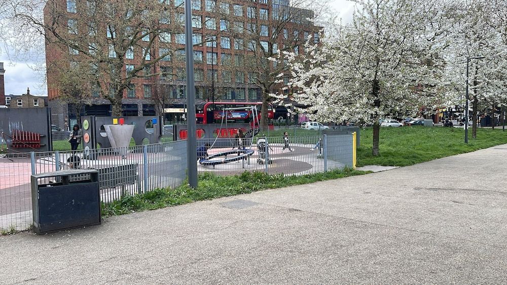 The Shepherd Bush Stay in London by gndj 1