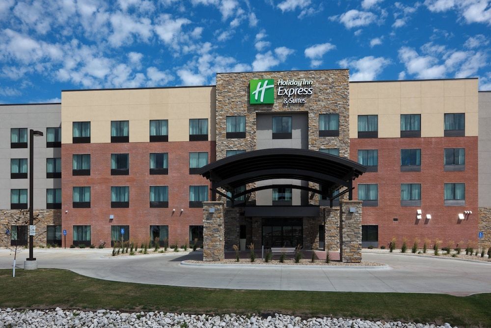 Holiday Inn Express & Suites FORT DODGE by IHG 1