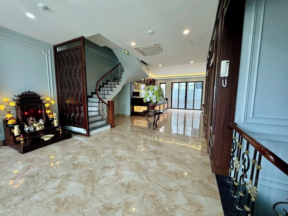 Luxury Hanoi Hotel 2