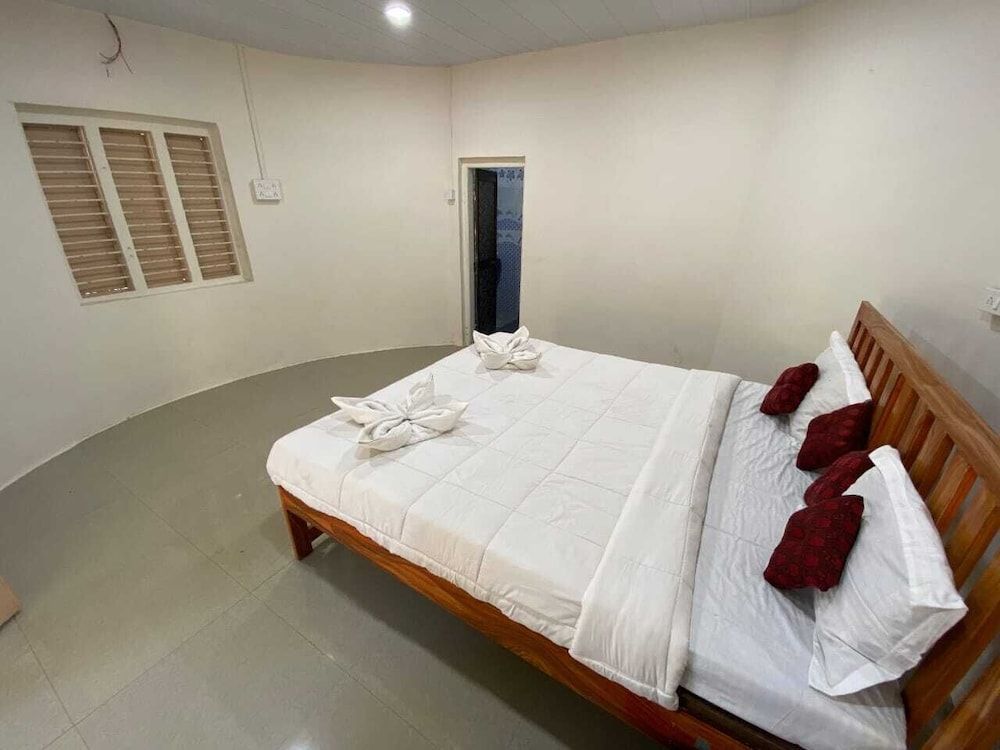 Radhe Farm (200mtr from Devaliya Park) 2