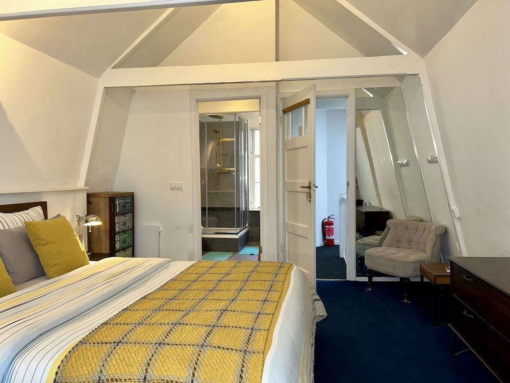 Amsterdam 4 Holiday GuestRooms 1