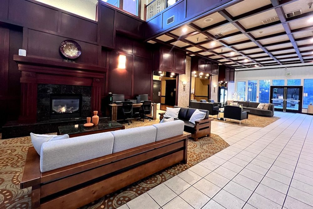 Ramada by Wyndham Tukwila Southcenter 1