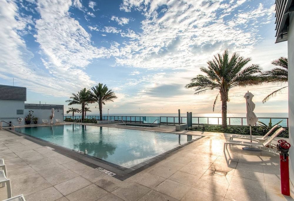 Churchill Suites Monte Carlo Miami Beach 1