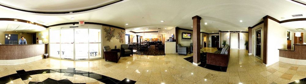 Holiday Inn Express & Suites BASTROP by IHG 2