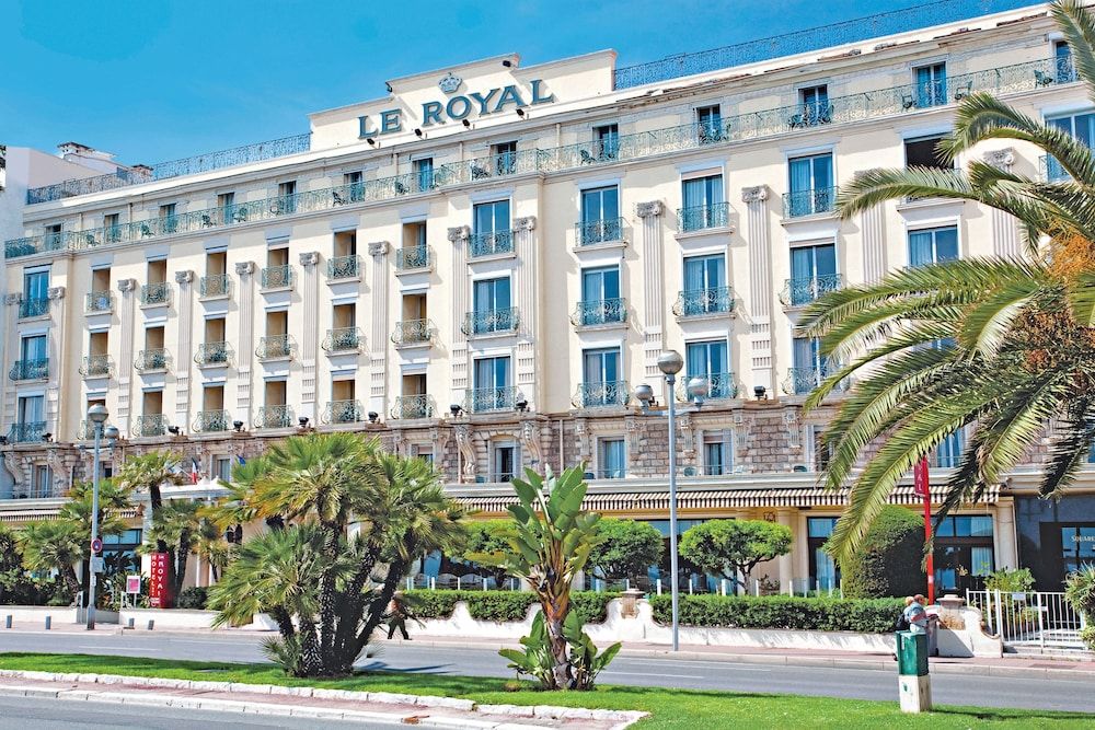 Hôtel Le Royal Promenade des Anglais 1