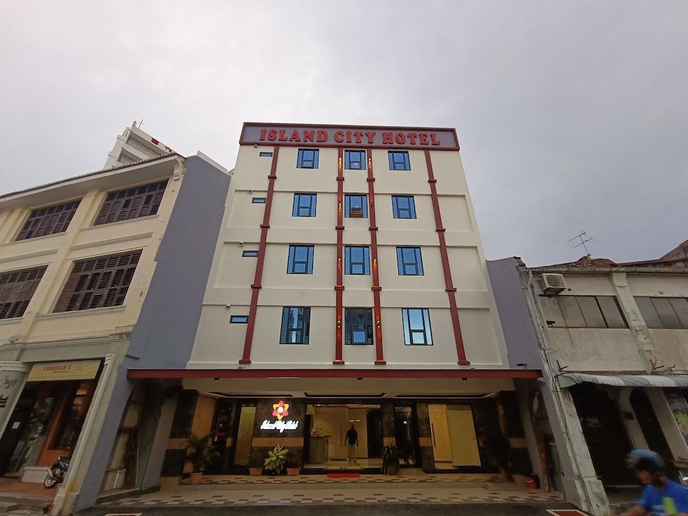 Capital O 90897 Island City Hotel 1