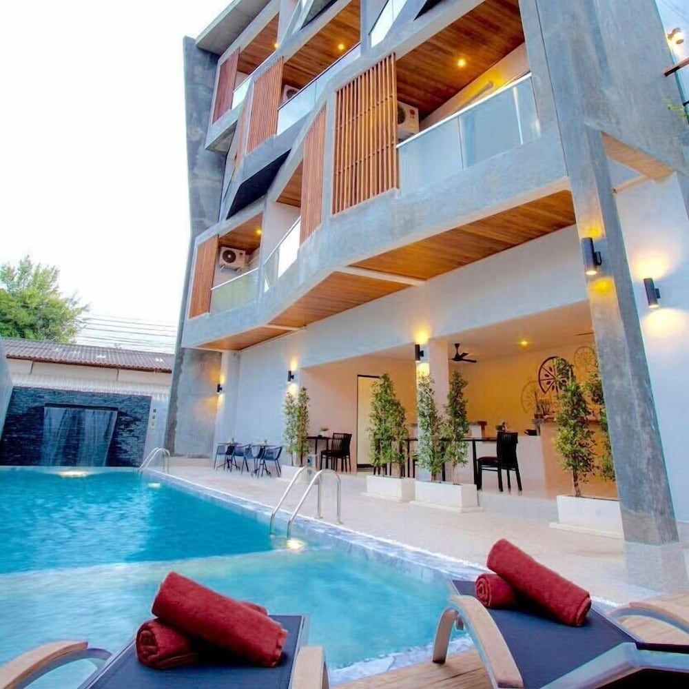 Lemonade Phuket Hotel -SHA Plus 1