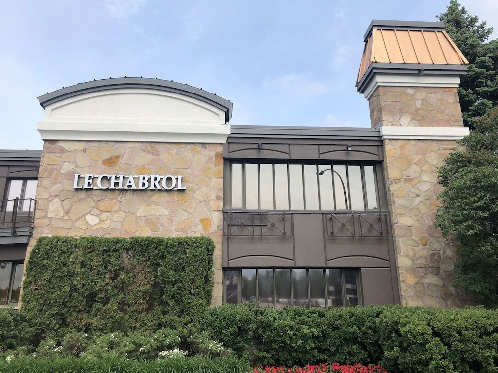 Le Chabrol Hotel & Suites 1