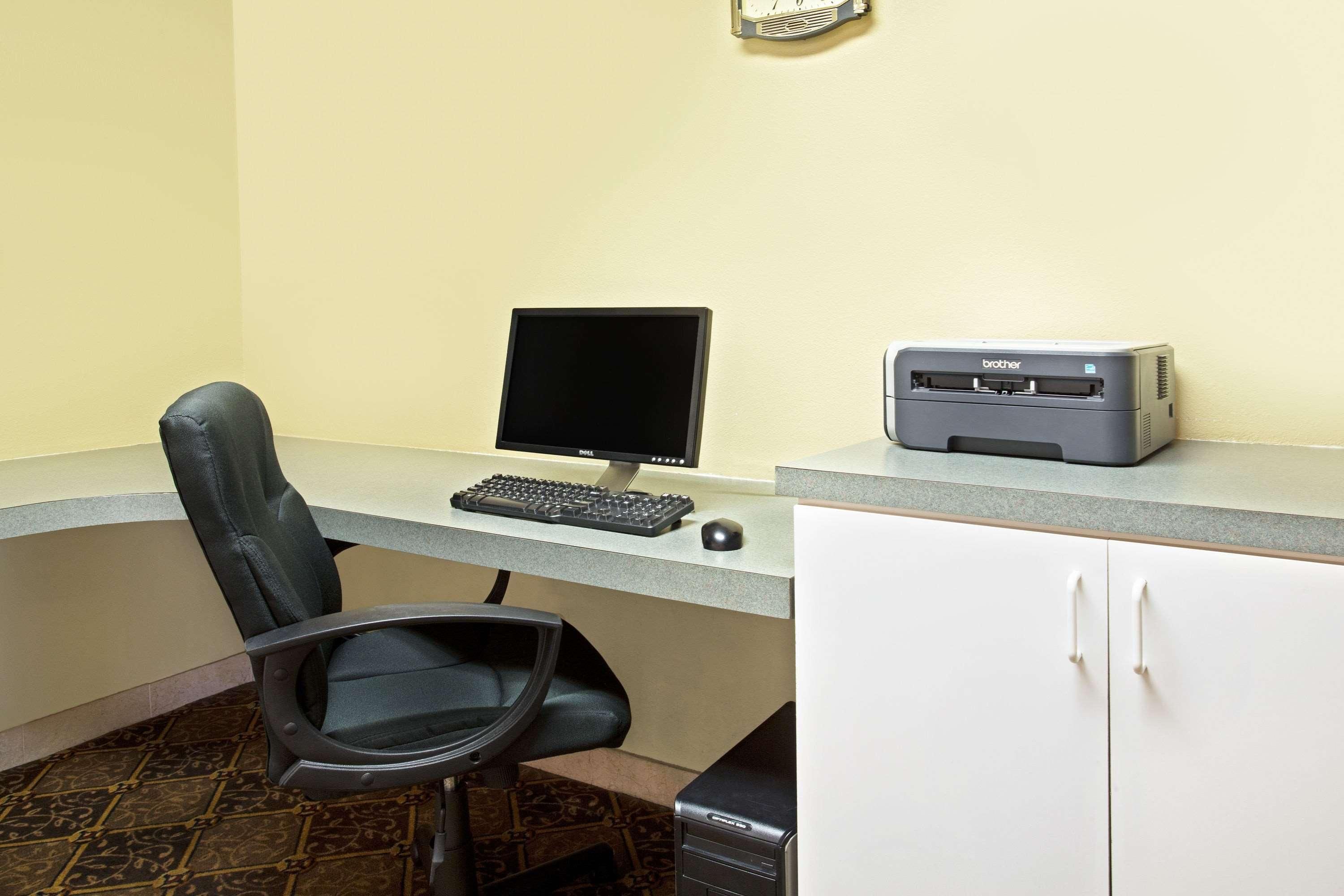 Days Inn by Wyndham Orlando Airport Florida Mall 1