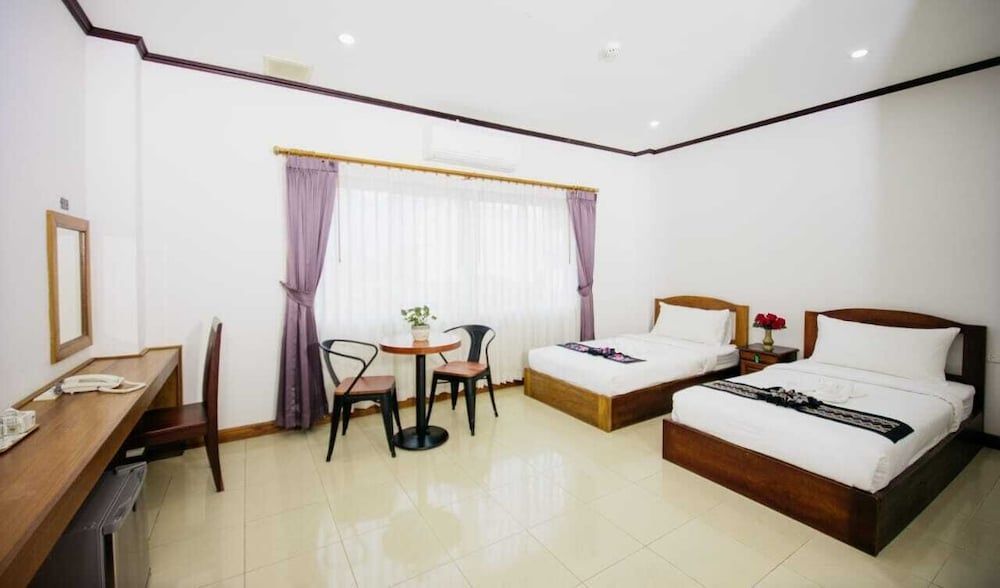 Sisombat Plaza Hotel 2