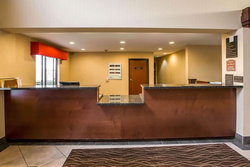Econo Lodge Inn & Suites Monroe 2