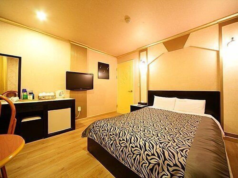 Island Motel 1