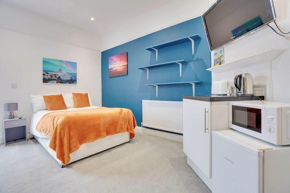 Homesly Guest Rooms, Comfortable En-suite Guest Rooms with Free Parking and Self Check-in 1