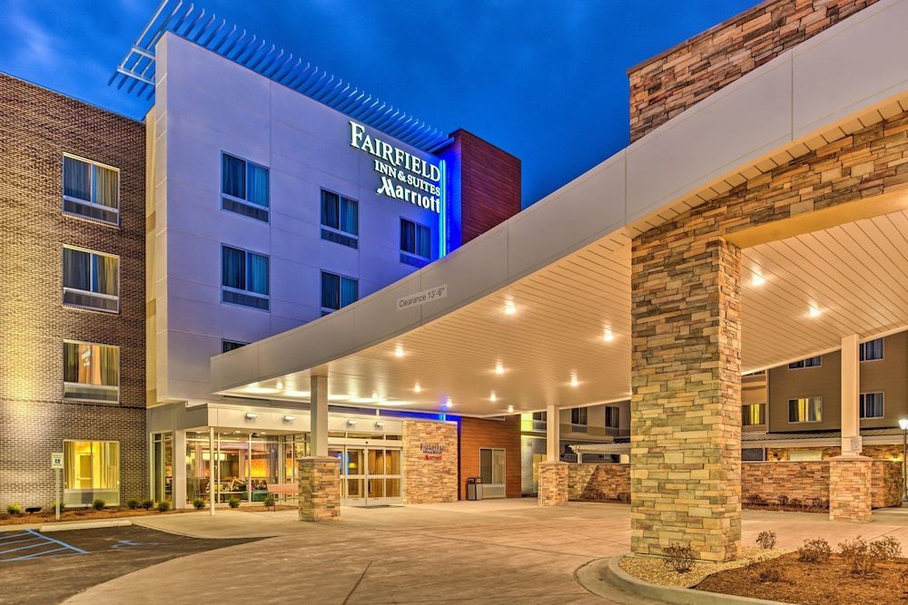 Fairfield Inn & Suites by Marriott St. Louis Westport 1