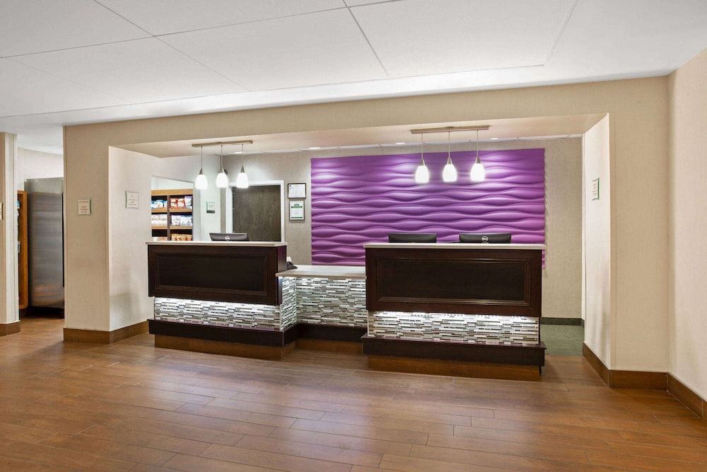 La Quinta by Wyndham Springfield 2