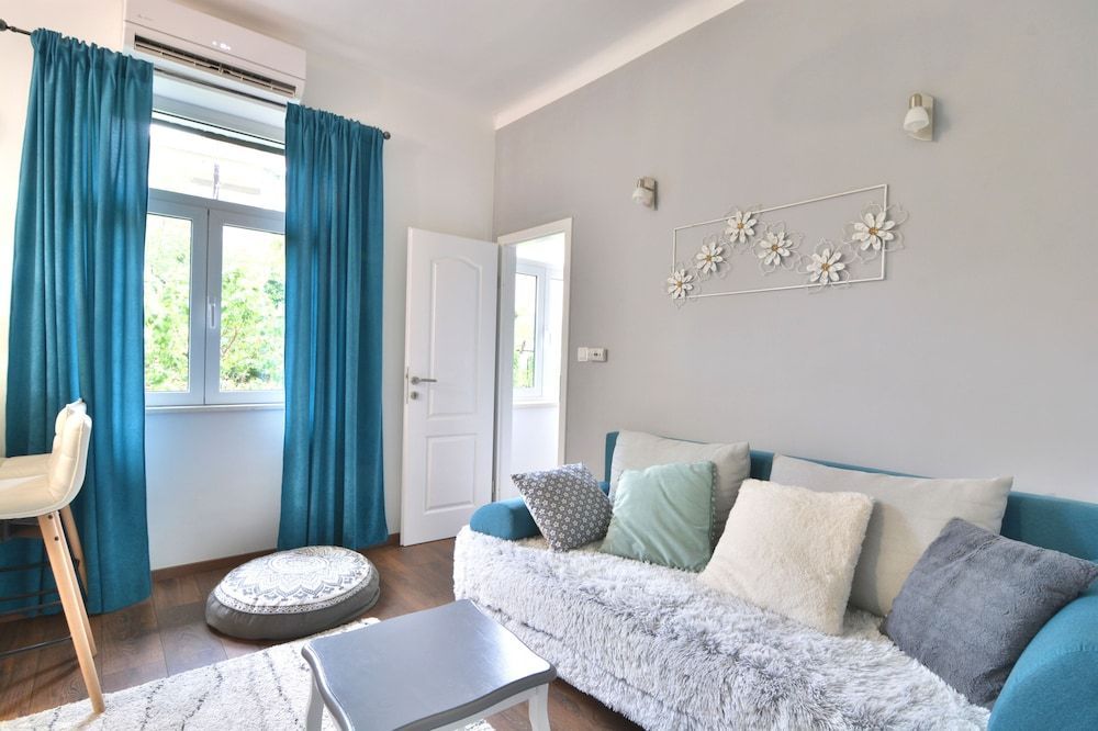 Bluestar close to the Bacvice beach 1