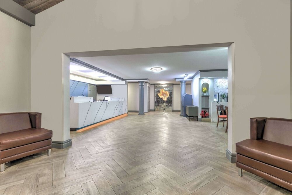 Baymont by Wyndham Austin University Area 2