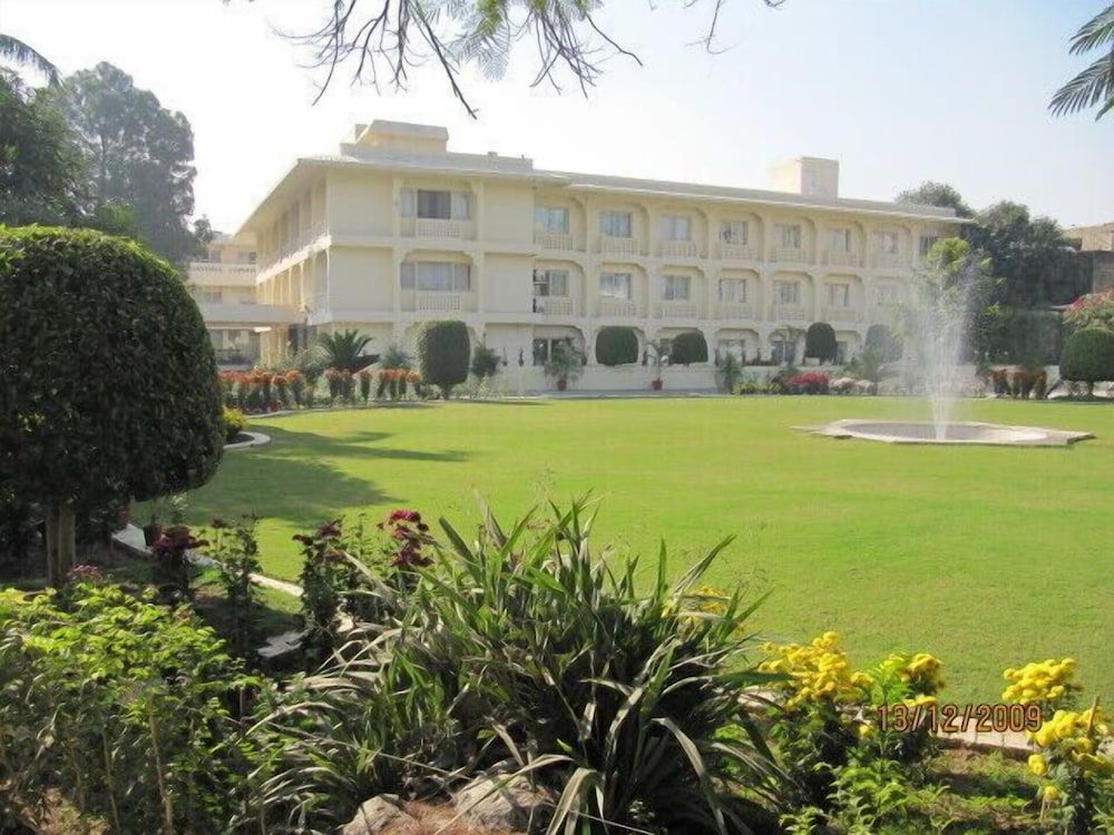Ritz Plaza 1