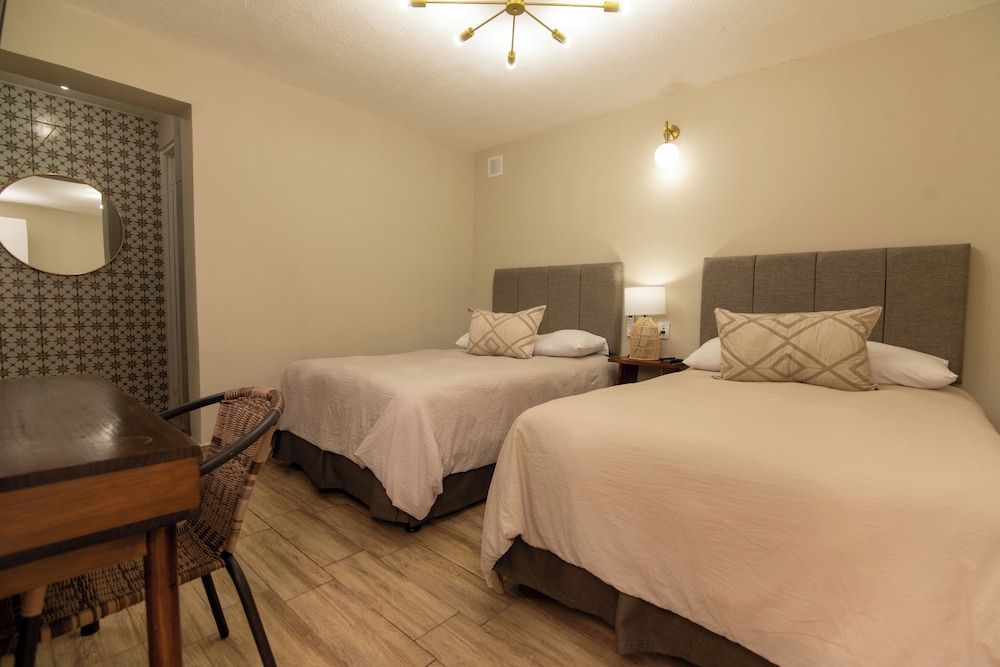 In & Out Hotel 1