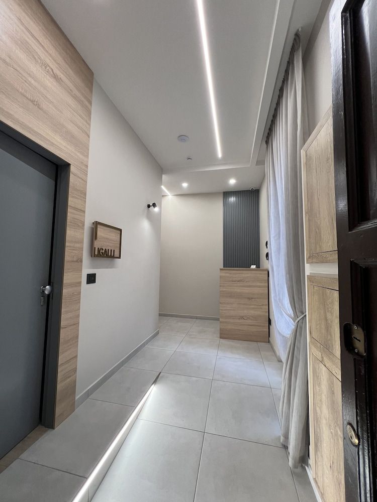 Relais Piazza Del Plebiscito B&B 1