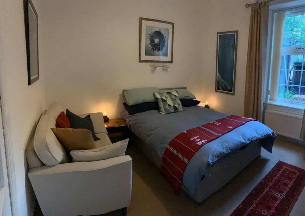 Cedarbank's - The Little Art House - dog Friendly 2
