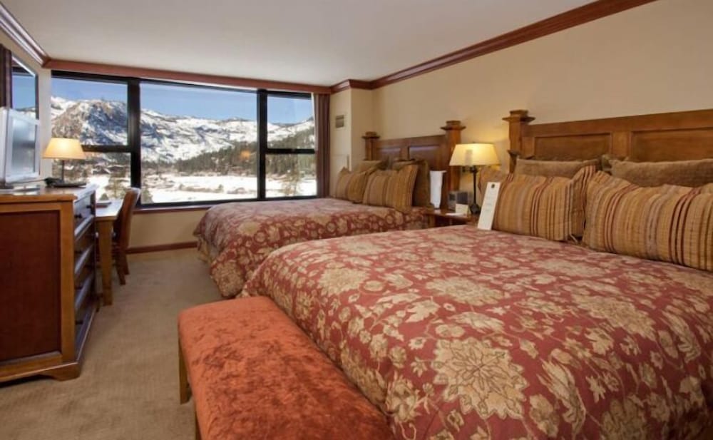 Everline Resort and Spa, Lake Tahoe 1