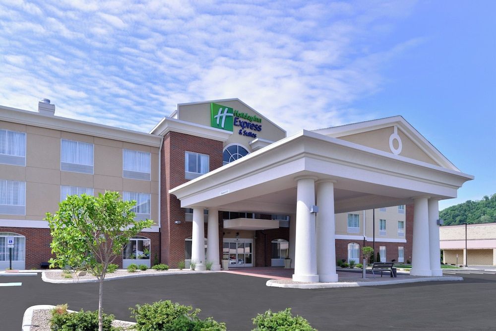 Holiday Inn Express & Suites NEW MARTINSVILLE by IHG 1