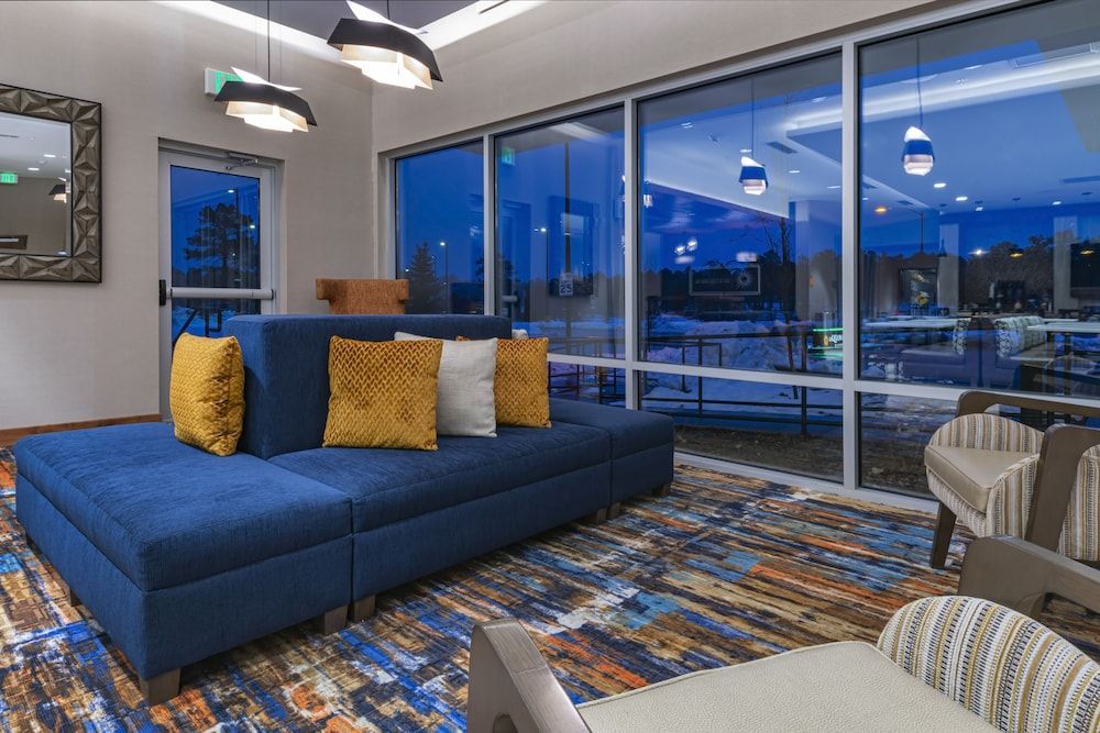 La Quinta Inn & Suites by Wyndham Flagstaff East I-40 2
