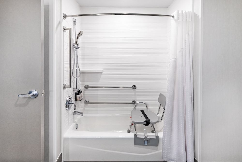 avid hotel BENTONVILLE - ROGERS by IHG 1