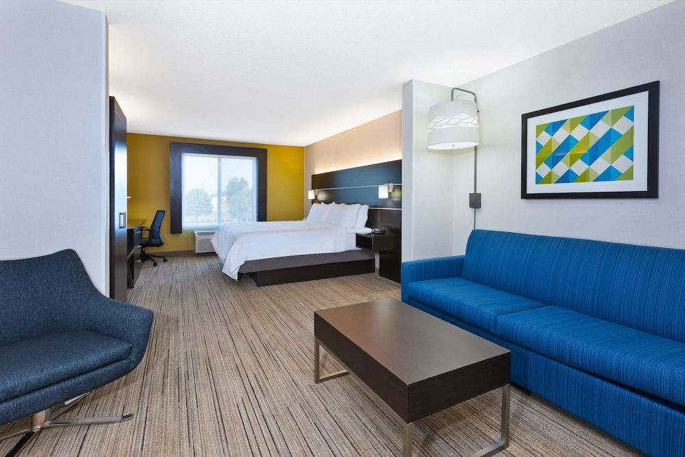 Holiday Inn Express & Suites CLEVELAND-RICHFIELD by IHG 2