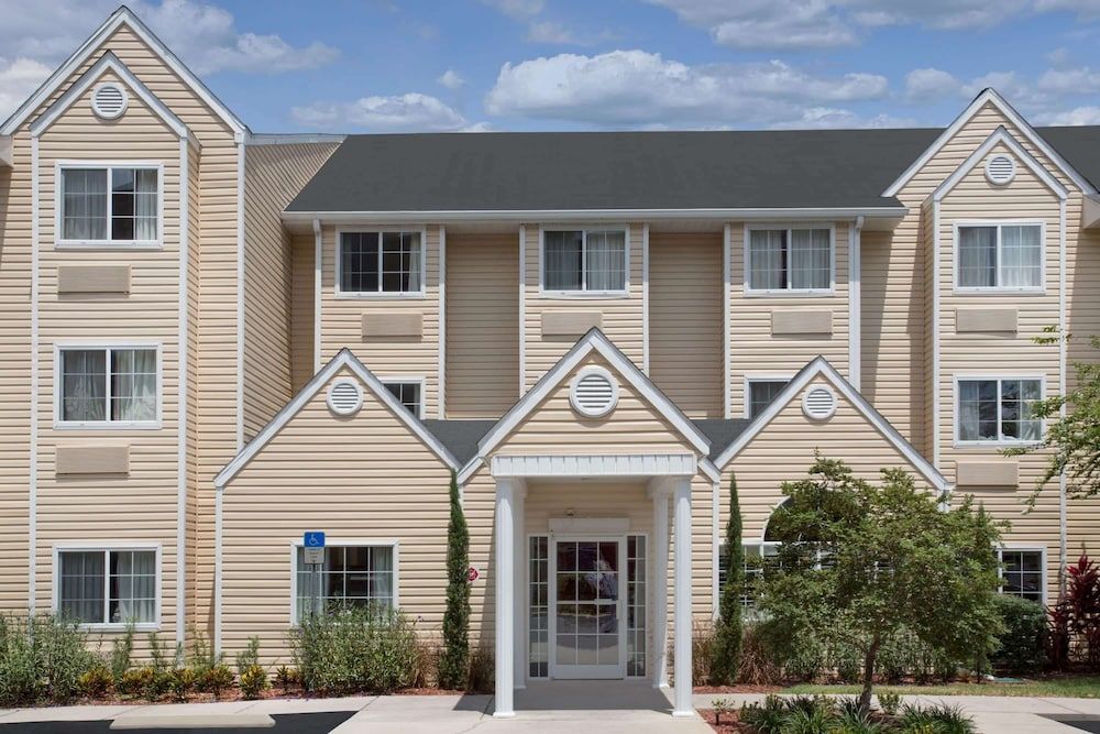 Microtel Inn & Suites by Wyndham Leesburg/Mt Dora 1