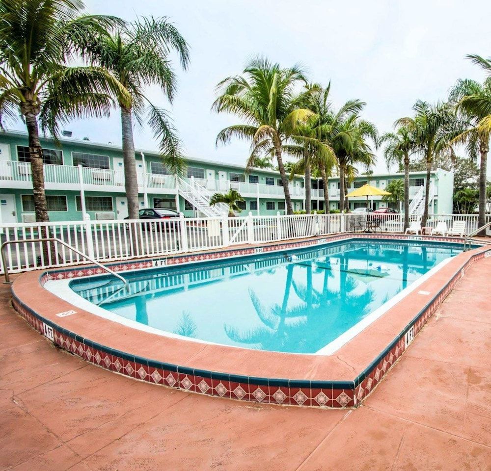 Econo Lodge Cocoa Beach - near the Port 1
