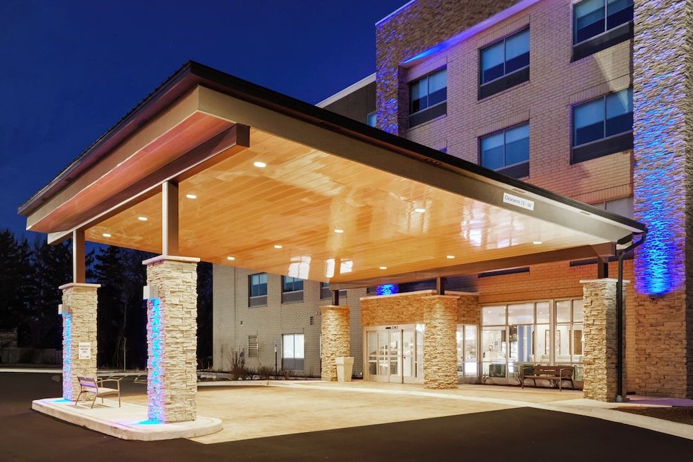 Holiday Inn Express & Suites CHICAGO NORTH SHORE - NILES by IHG 1