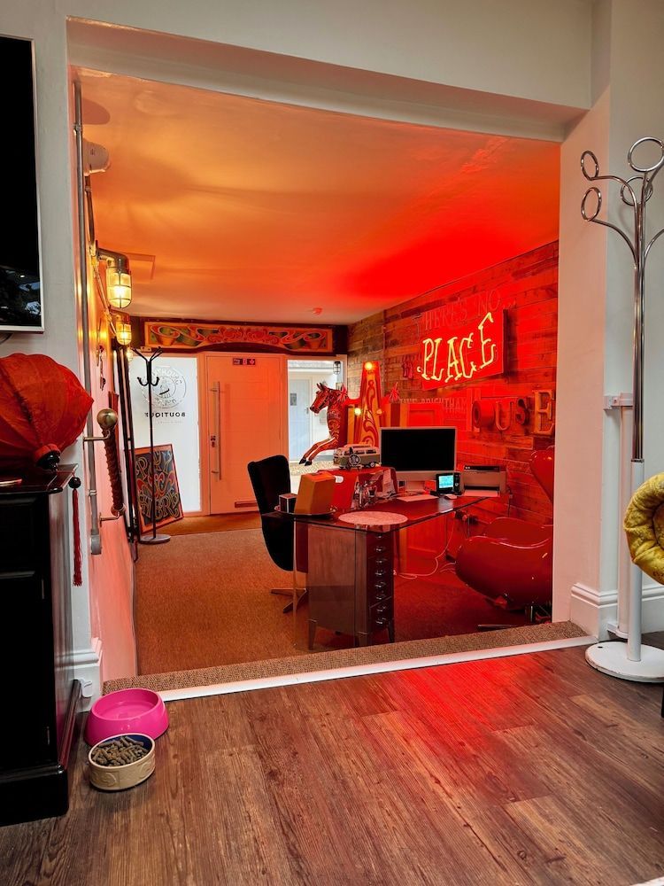 Brightham House - Exclusively for Adults 2
