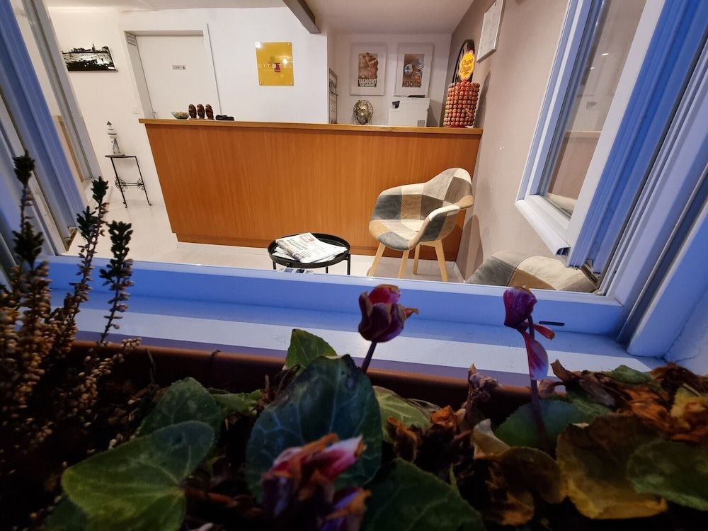 Cit'Hotel Les Atlantes Royan parking privé 2