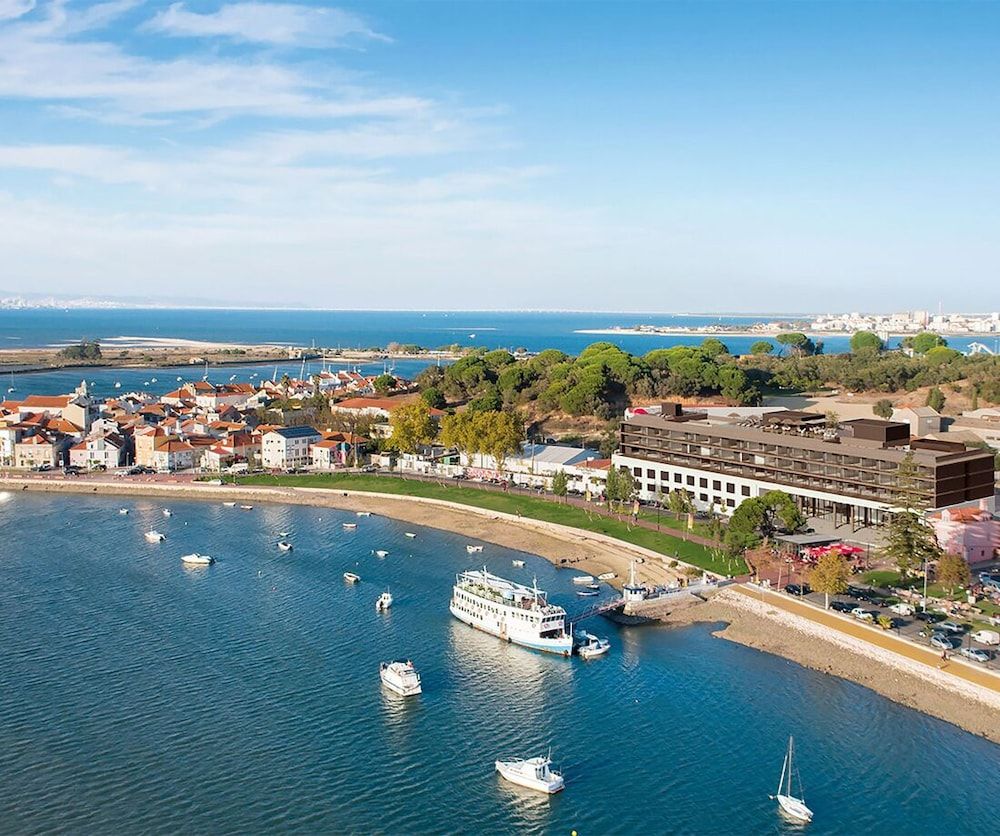 Upon Harbor - Seixal Bay Hotel 1