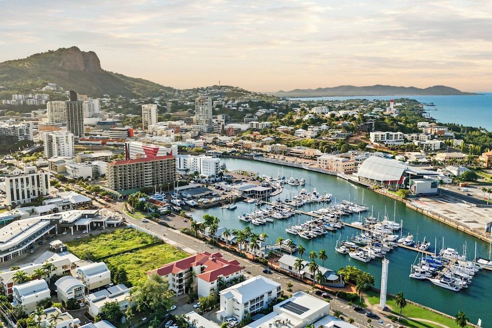 Townsville Studio - Walk to City, Stadium & Ferry 1