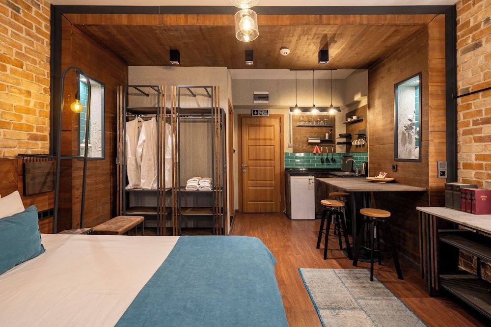 Cube Suites 1