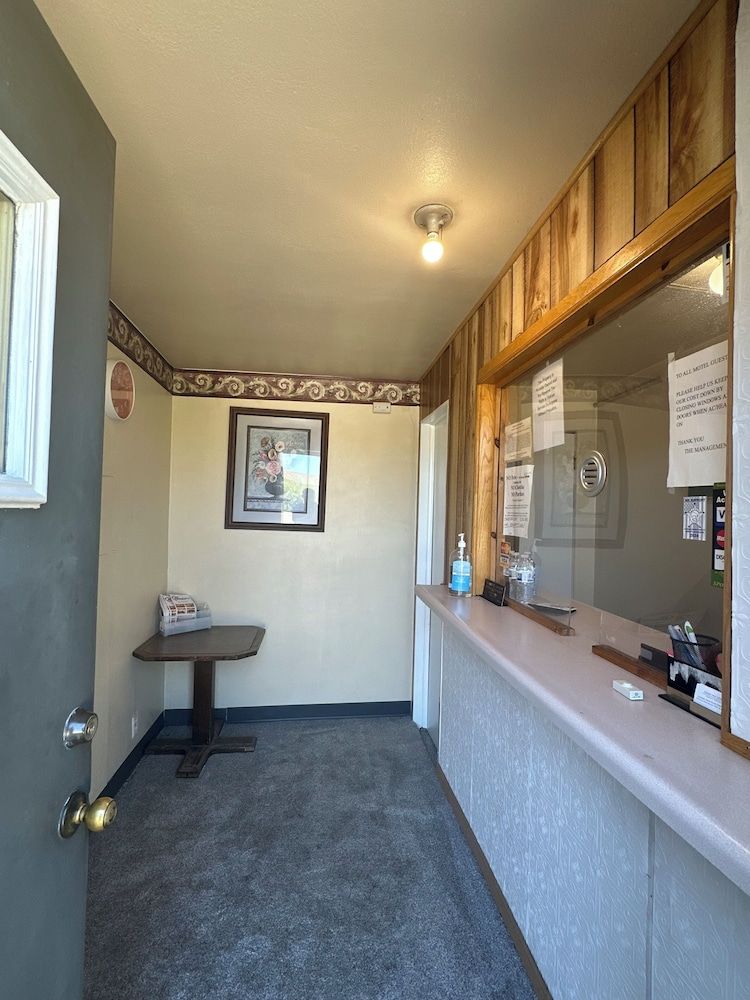 Oasis Inn Kenosha 2