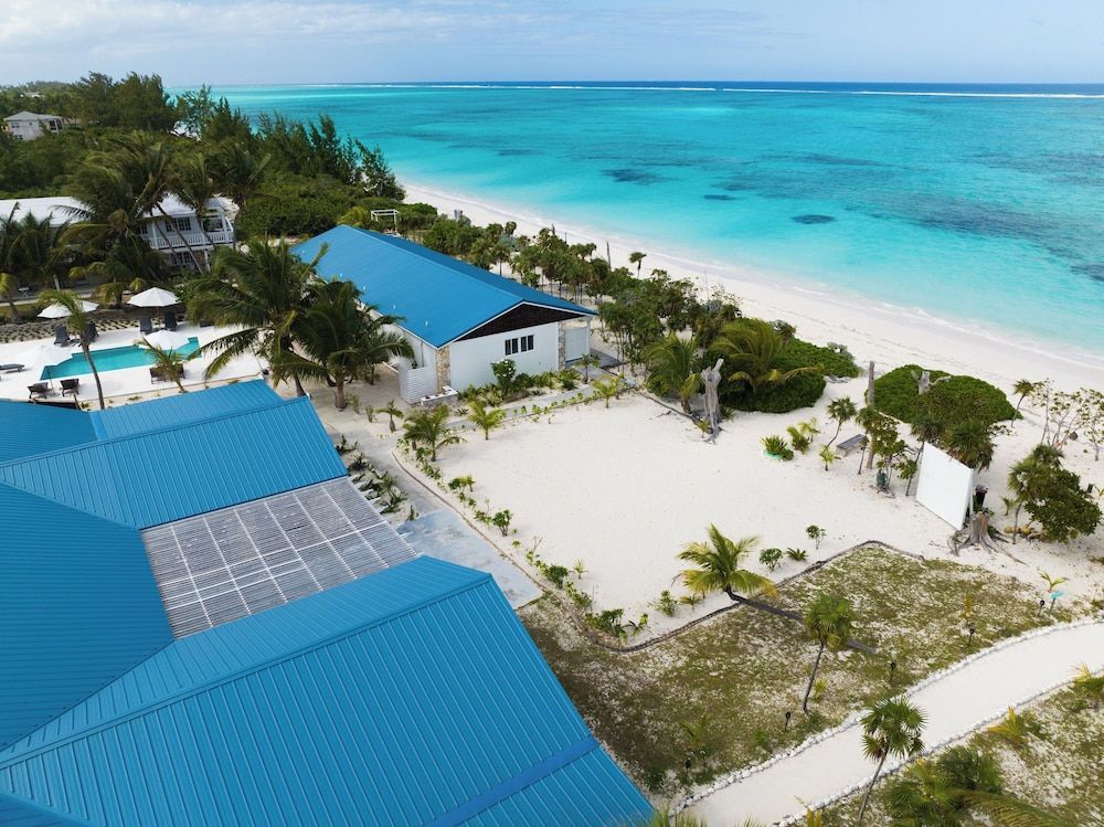 Pelican Beach Hotel 1