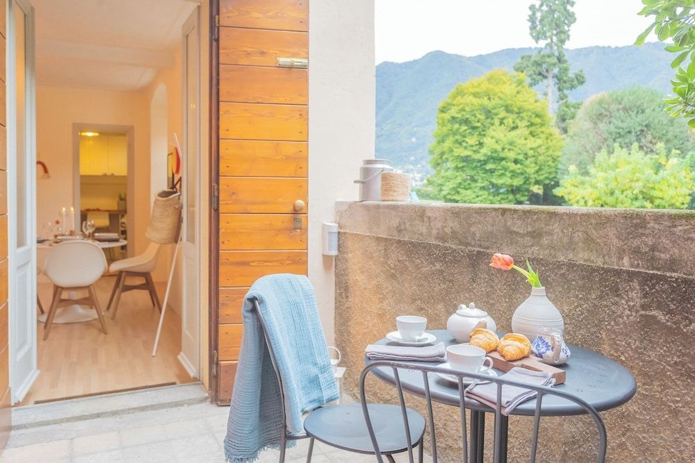 La Piazza di Cernobbio by Rent All Como 1