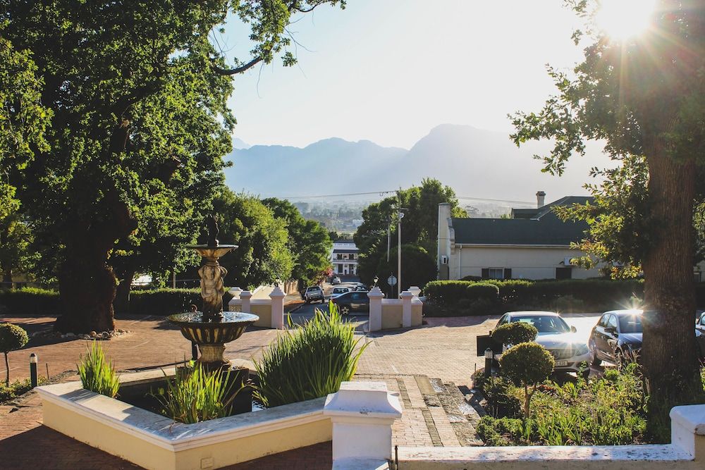 Pontac Manor Hotel & Restaurant 1
