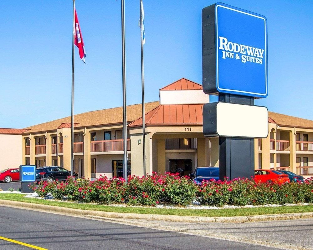 Rodeway Inn & Suites Clarksville near Governors Square Mall 1