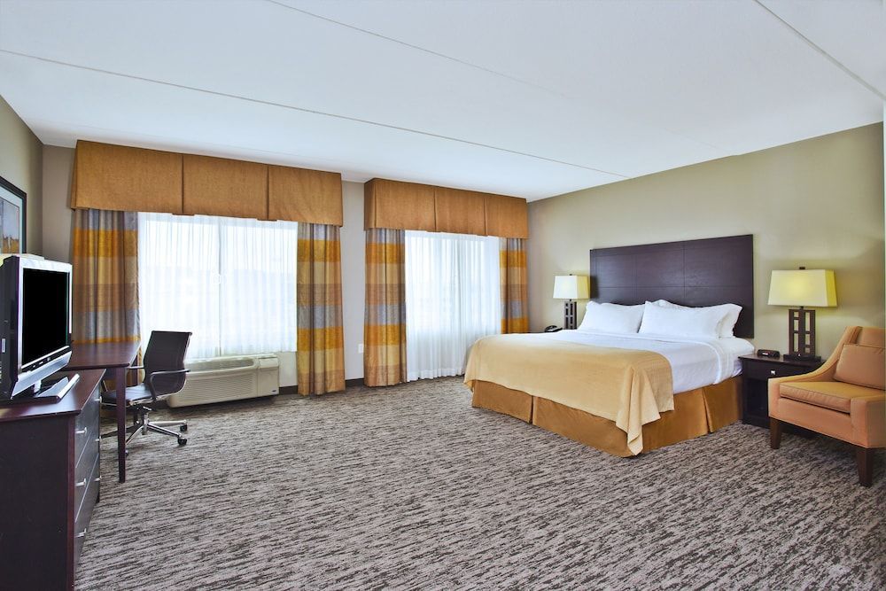 Holiday Inn & Suites GREEN BAY STADIUM by IHG 2