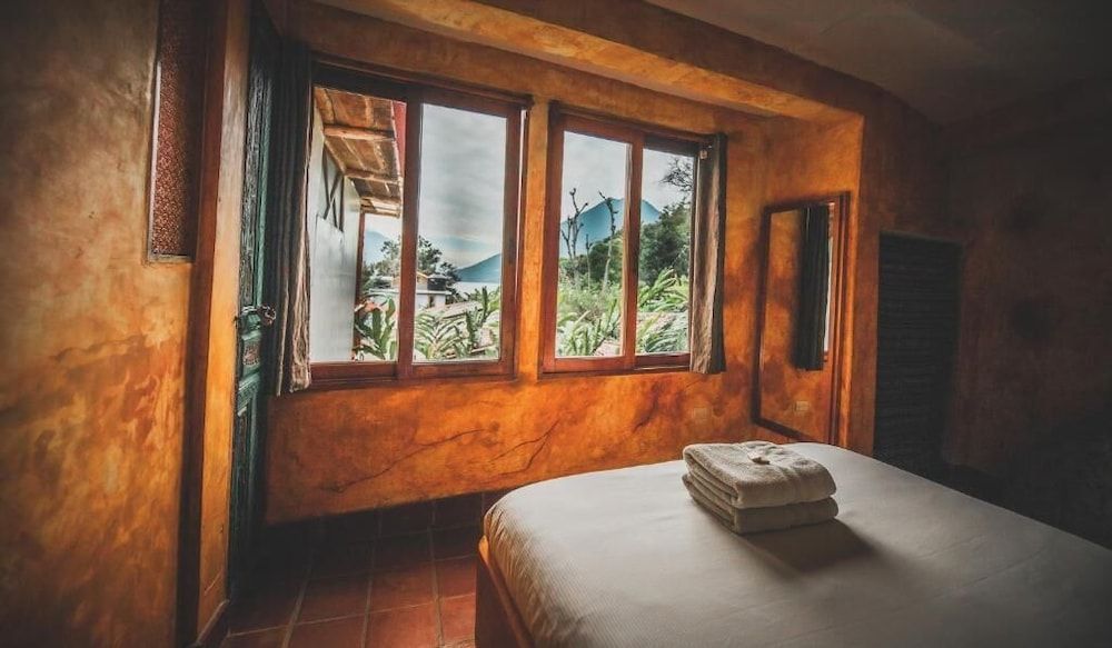 Lush Atitlán 2