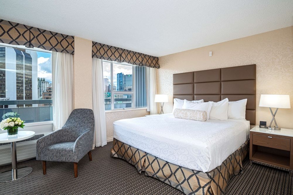 Best Western Premier Chateau Granville Hotel & Suites & Conference Centre 1