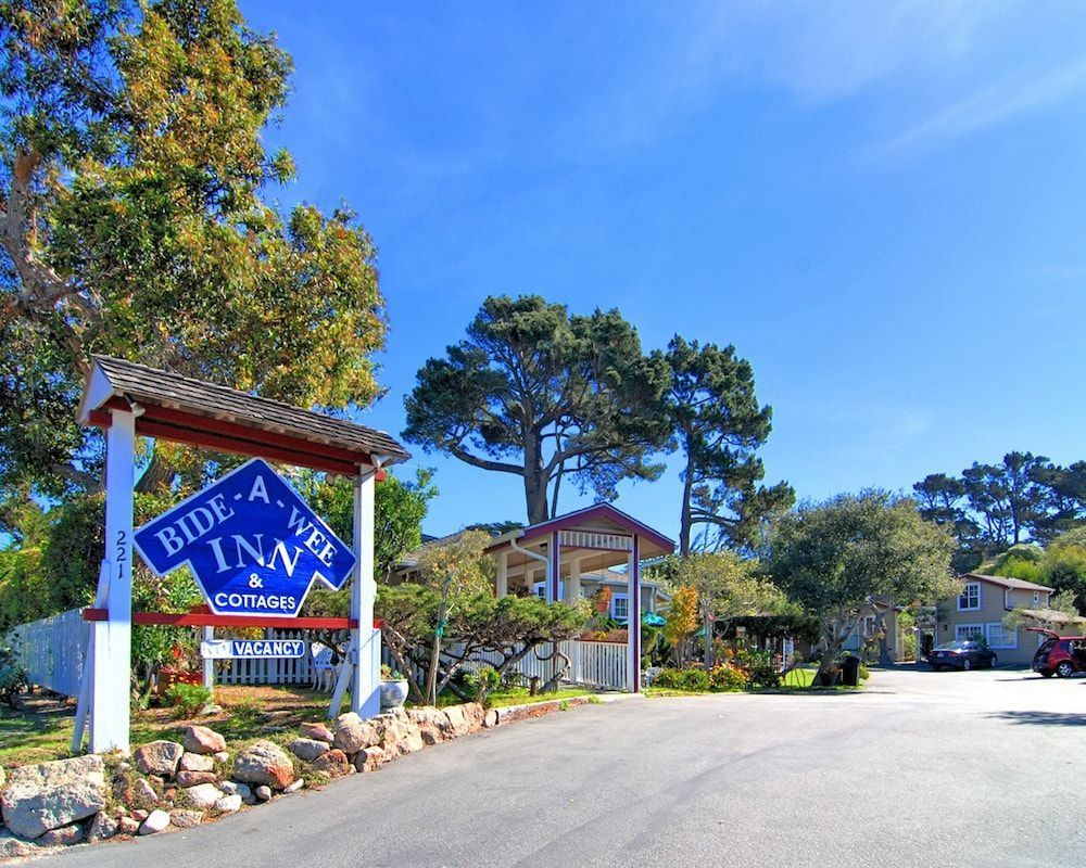 Bide-A-Wee Inn and Cottages 1