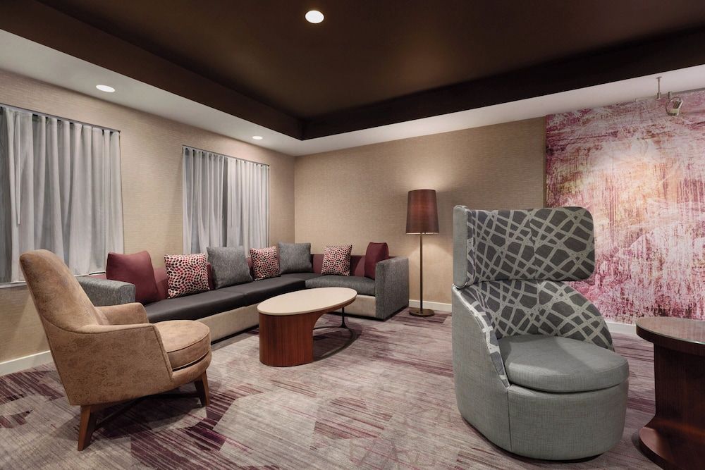 Courtyard by Marriott Topeka 2