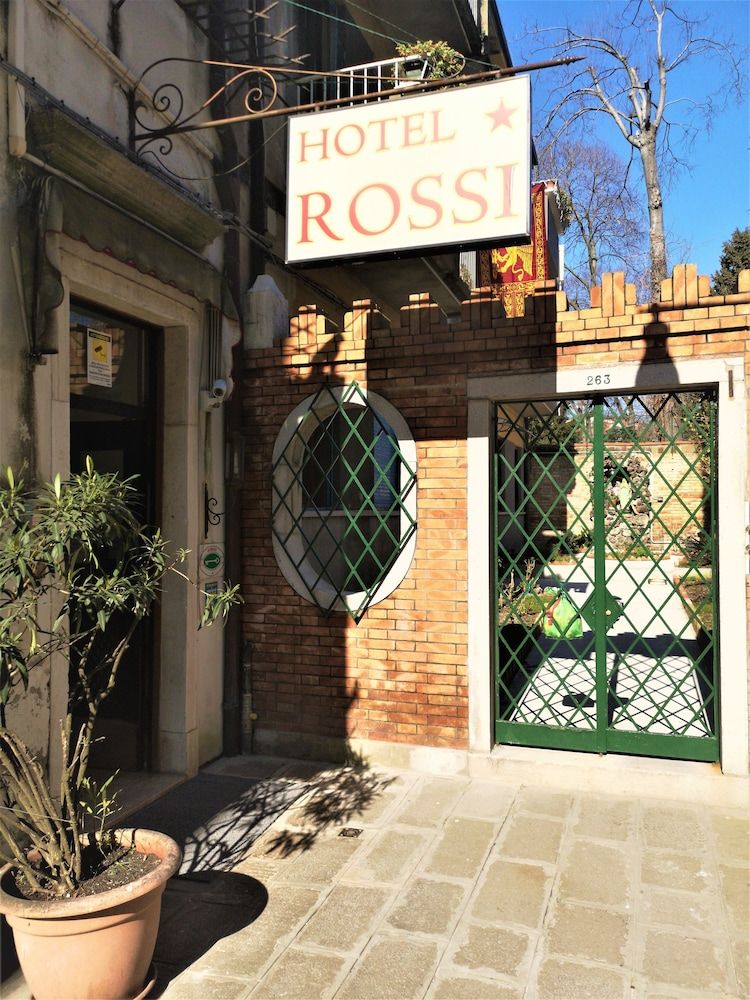 Hotel Rossi 2
