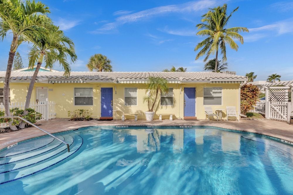 Bahama Beach Club Pompano - Boutique Studios & Apartments close to beach with heated pool 1